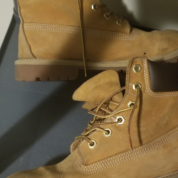 Boots - Picture 4 of 6